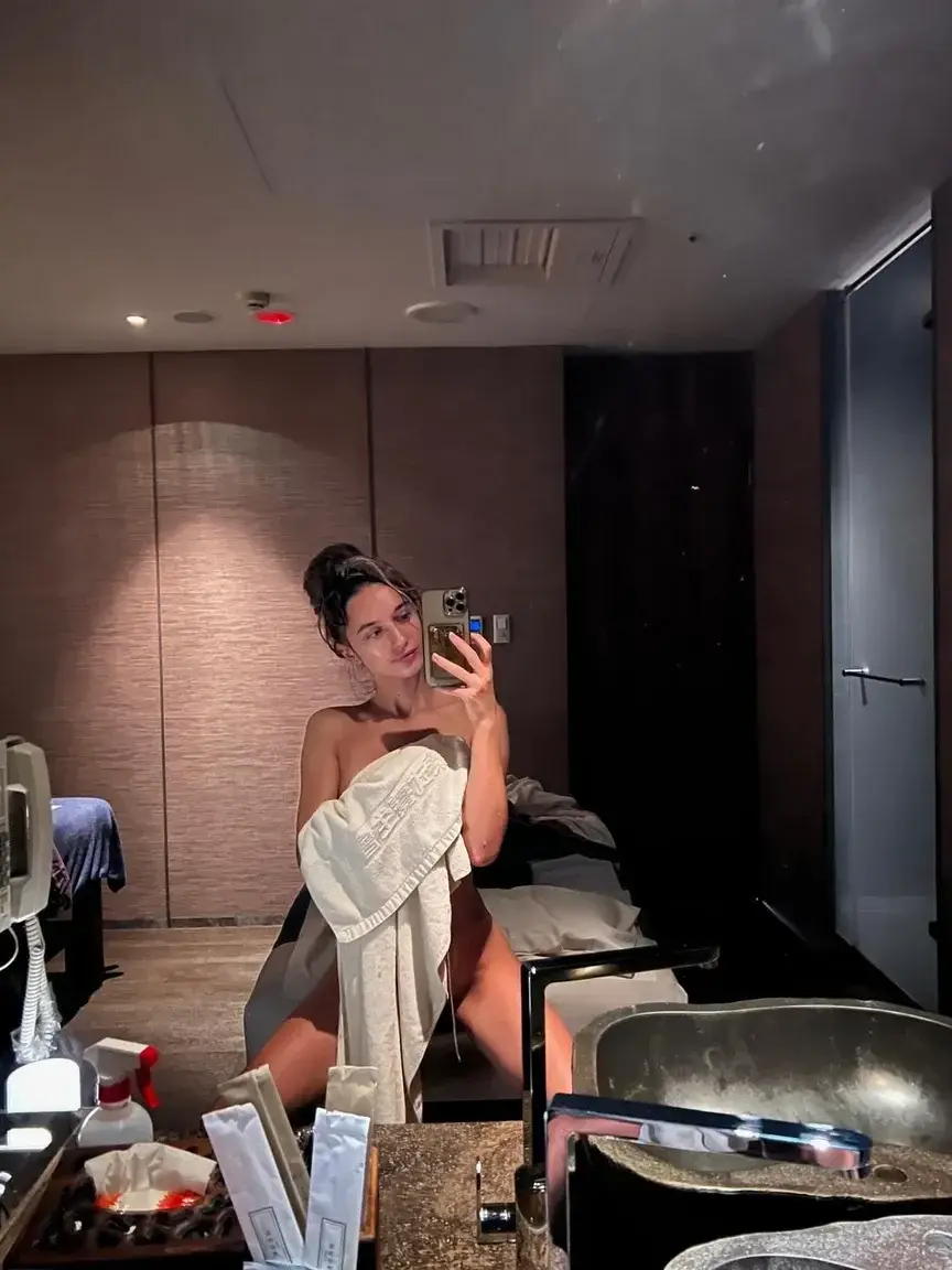 Leak & nude 3 — Laurie75