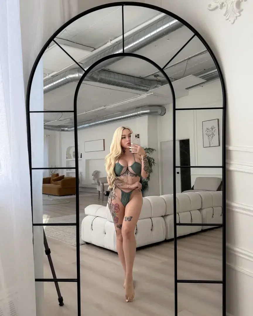 Leak & nude MYM — Jadelavoie : « Je t’attends dans mes DM’s.. je crois qu’on peut se parler en profondeur 🤭 » (MYM)