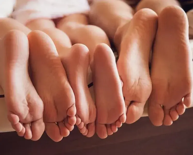 Photo de couverture de Feet_pied_pepitas