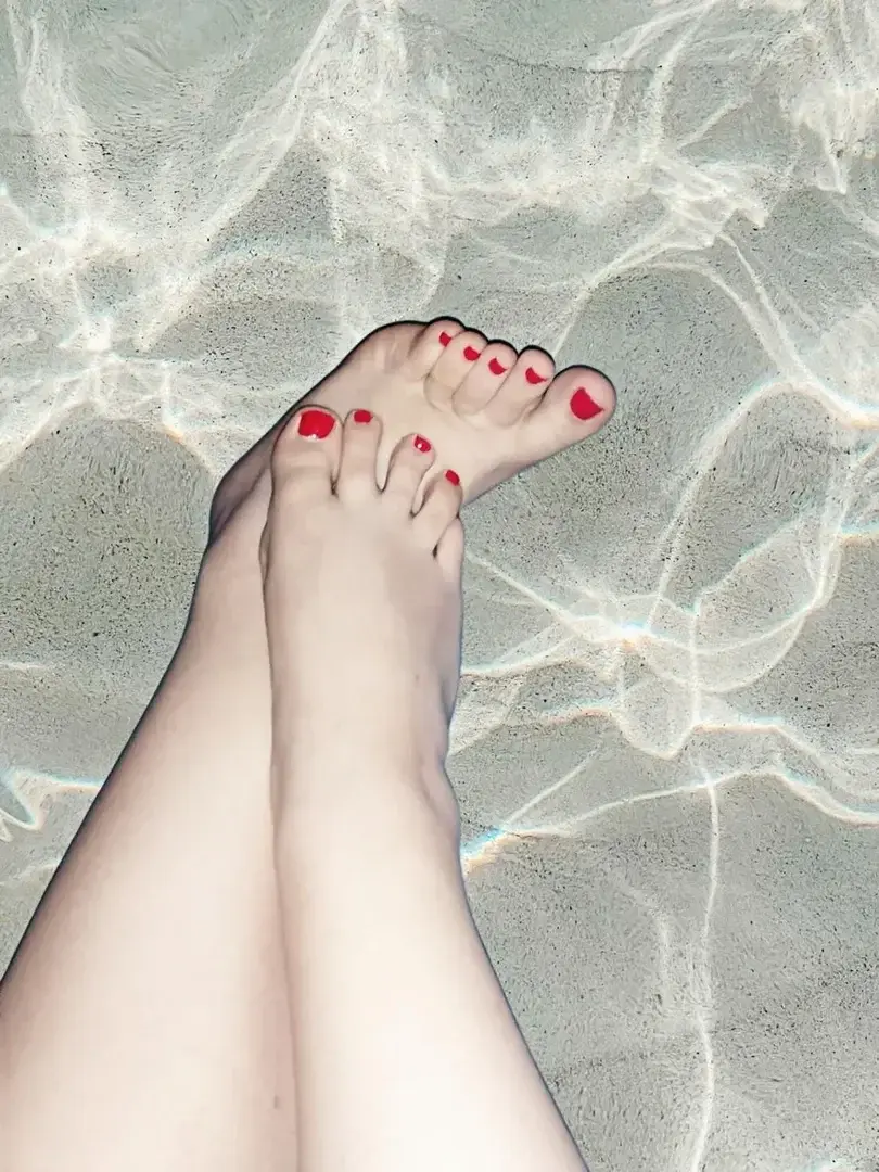 Leak & nude 1 — Robynfeet