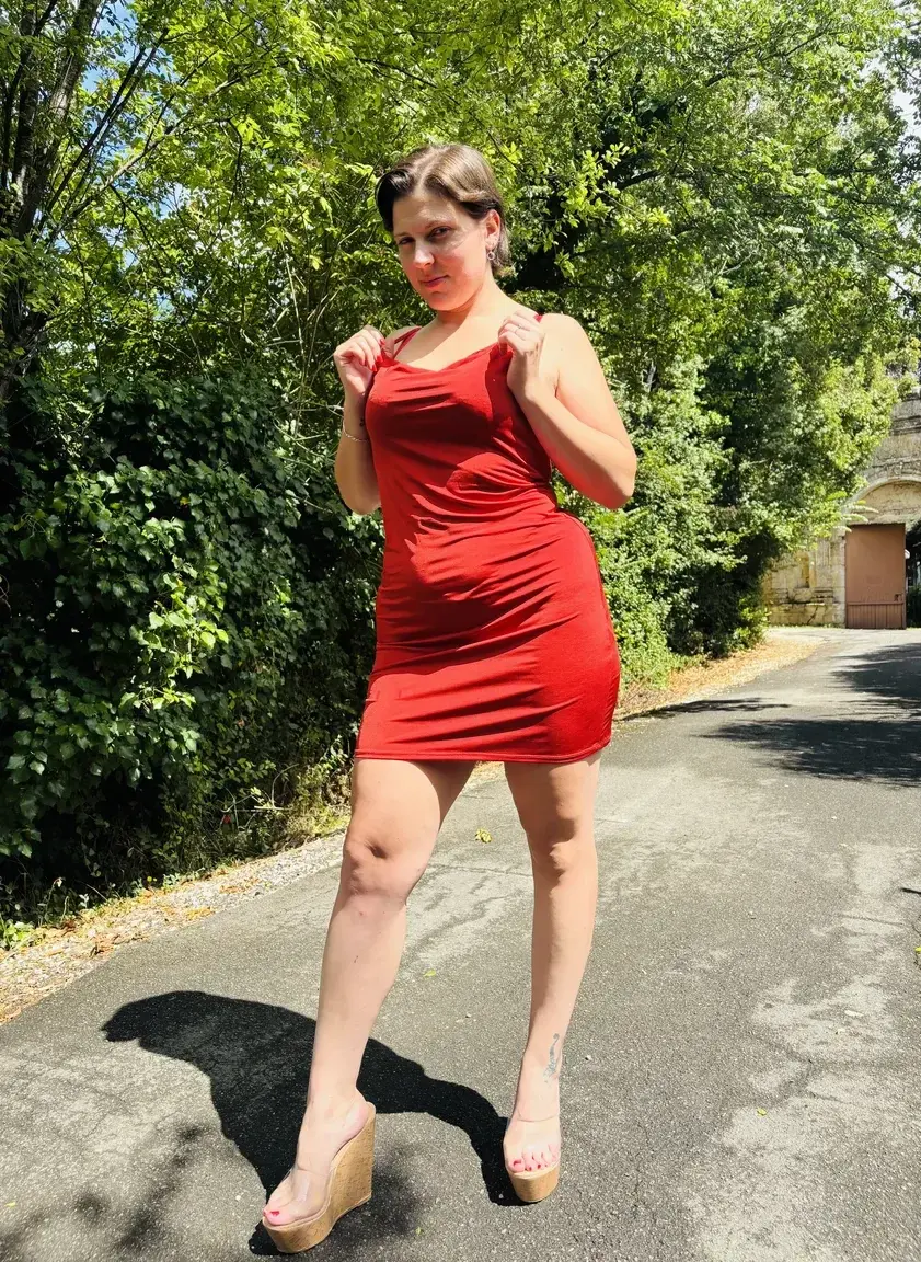 Leak & nude MYM — Alixa_massi : « Qui est encore réveillé ? 👀 » (MYM)