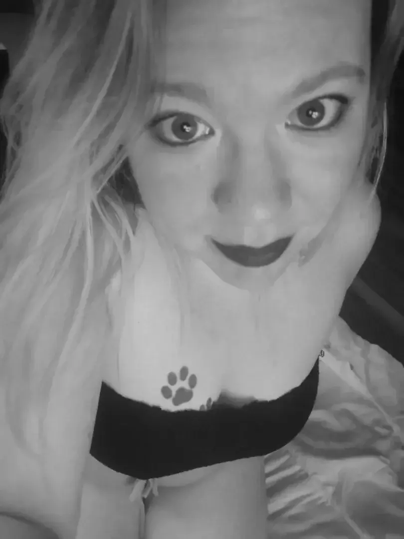 Leak public de Cherryling — « Petite photo du soir bonsoir 🖤🤍 » (nude) sur MYM