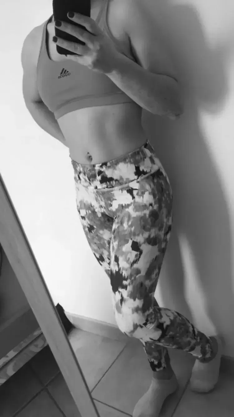 Leak & nude MYM — She_hair_fire : « Le sport, un bol d'air frais 😉 » (MYM)