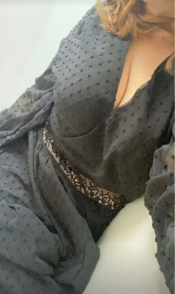 Avant de partir à la sieste …#Boobs #Dress #feet