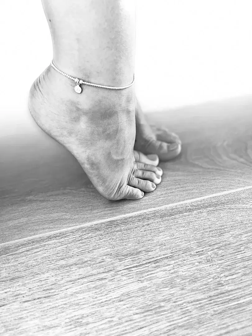 Leak & nude 1 — Footlovers_1