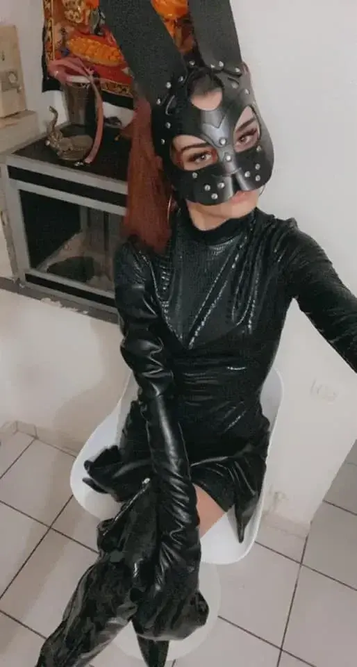 Dominatrice sexy, autoritaire et sans tabou !Pour me découvrir :- 10 % sur mon abonnement avec le code : ABO10- 20 % sur mes médias avec le code : MEDIA2