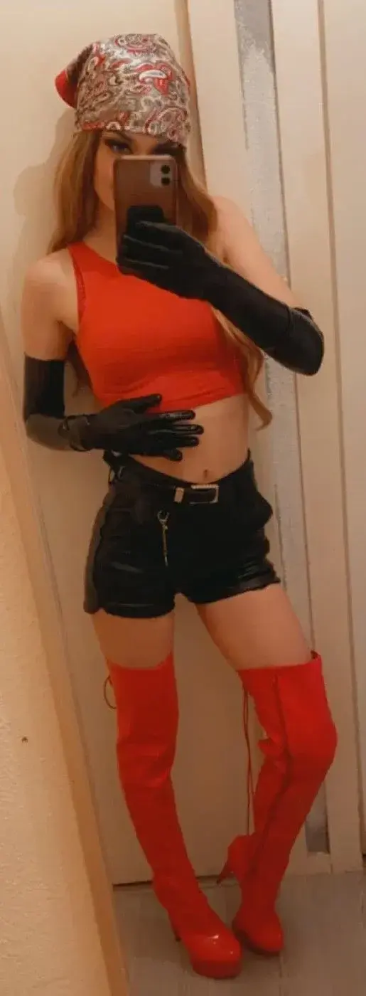 Dominatrice sexy, autoritaire et sans tabou !Pour me découvrir :- 10 % sur mon abonnement avec le code : ABO10- 20 % sur mes médias avec le code : MEDIA2