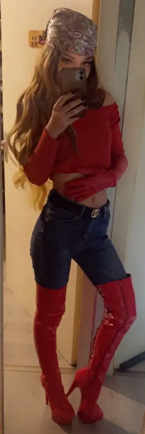 Leak & nude MYM — Dominatrice_iris : « Dominatrice sexy, autoritaire et sans tabou !Pour me découvrir :- 10 % sur mon abonnement avec le code : ABO10- 20 % sur mes médias avec le code : MEDIA20 » (MYM)