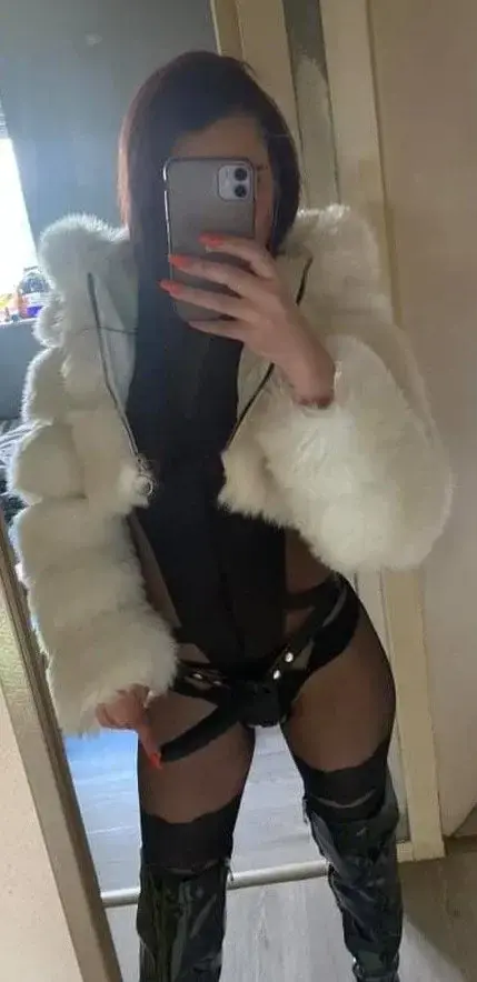 Dominatrice sexy, autoritaire et sans tabou !Avec plus de 160 vidéos, 130 photos et près de 40 médias privés qui ne te laisseront pas indifférents ...Pour me découvrir :- 10 % sur mon abonnement avec le code : ABO10- 20 % sur mes médias avec le code : MEDIA20