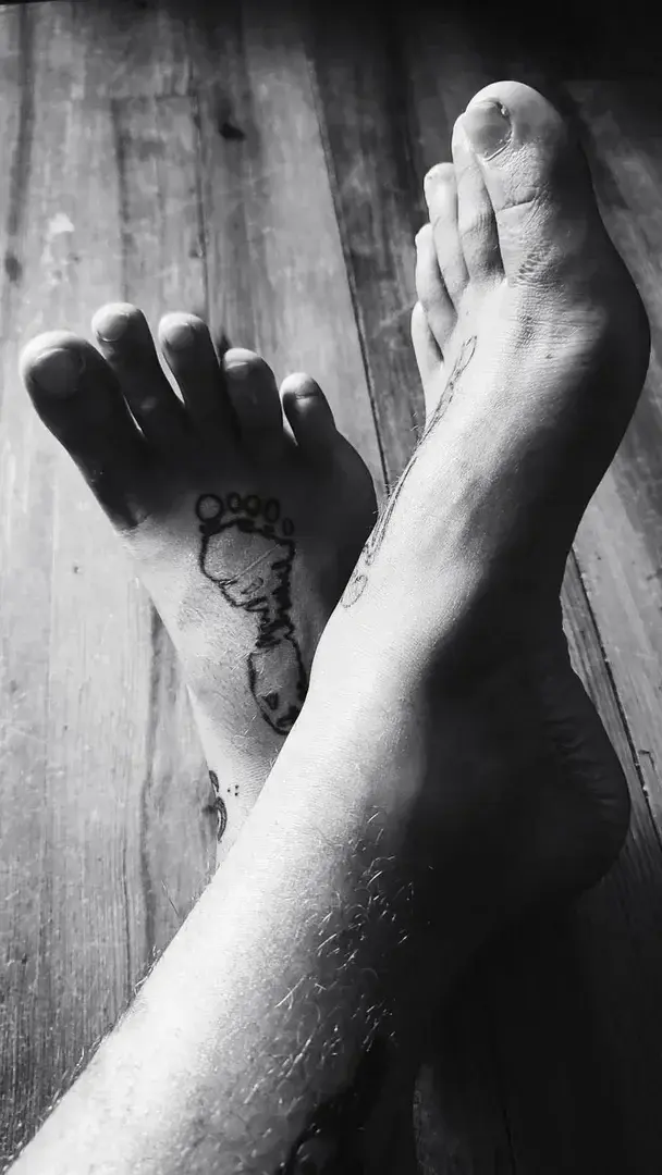 Photo de couverture de What-the-feet