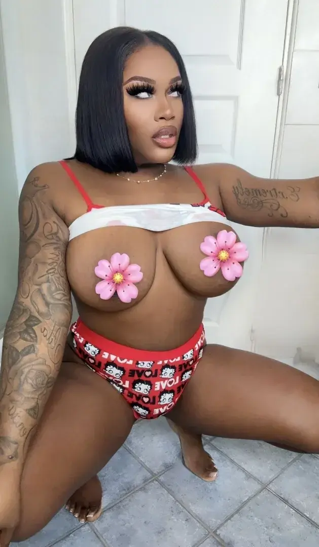 On essaie pour voir si ta b*te passe entre mes pastèques ?🥵