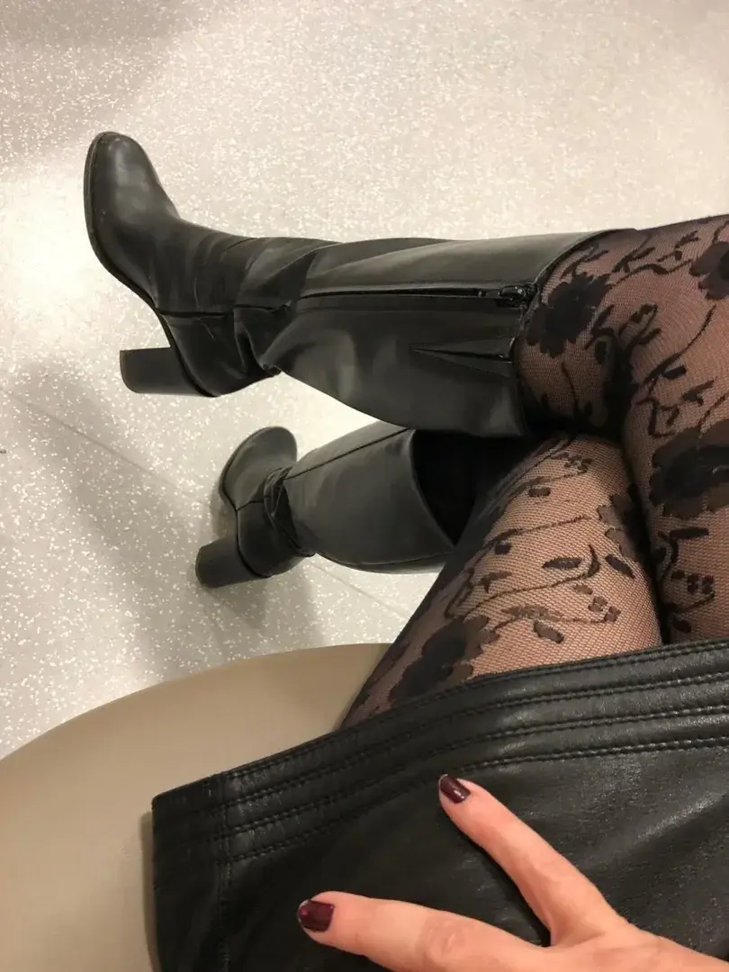 Leak & nude MYM — Lady_emma-marlene : « Would YOU like more ? » (MYM)