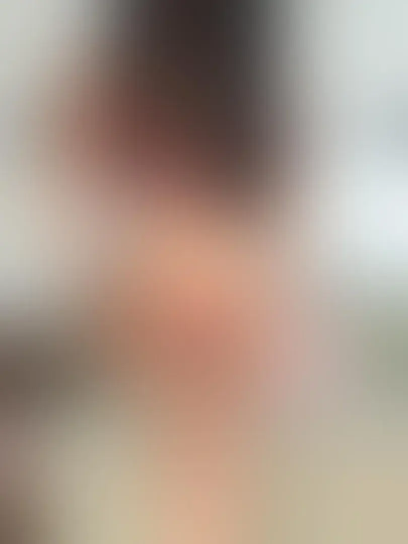 Quel dommage que mes cheveux cachent mes sous-vêtements transparents👀🫣 Tu veux voir sans mes cheveux?