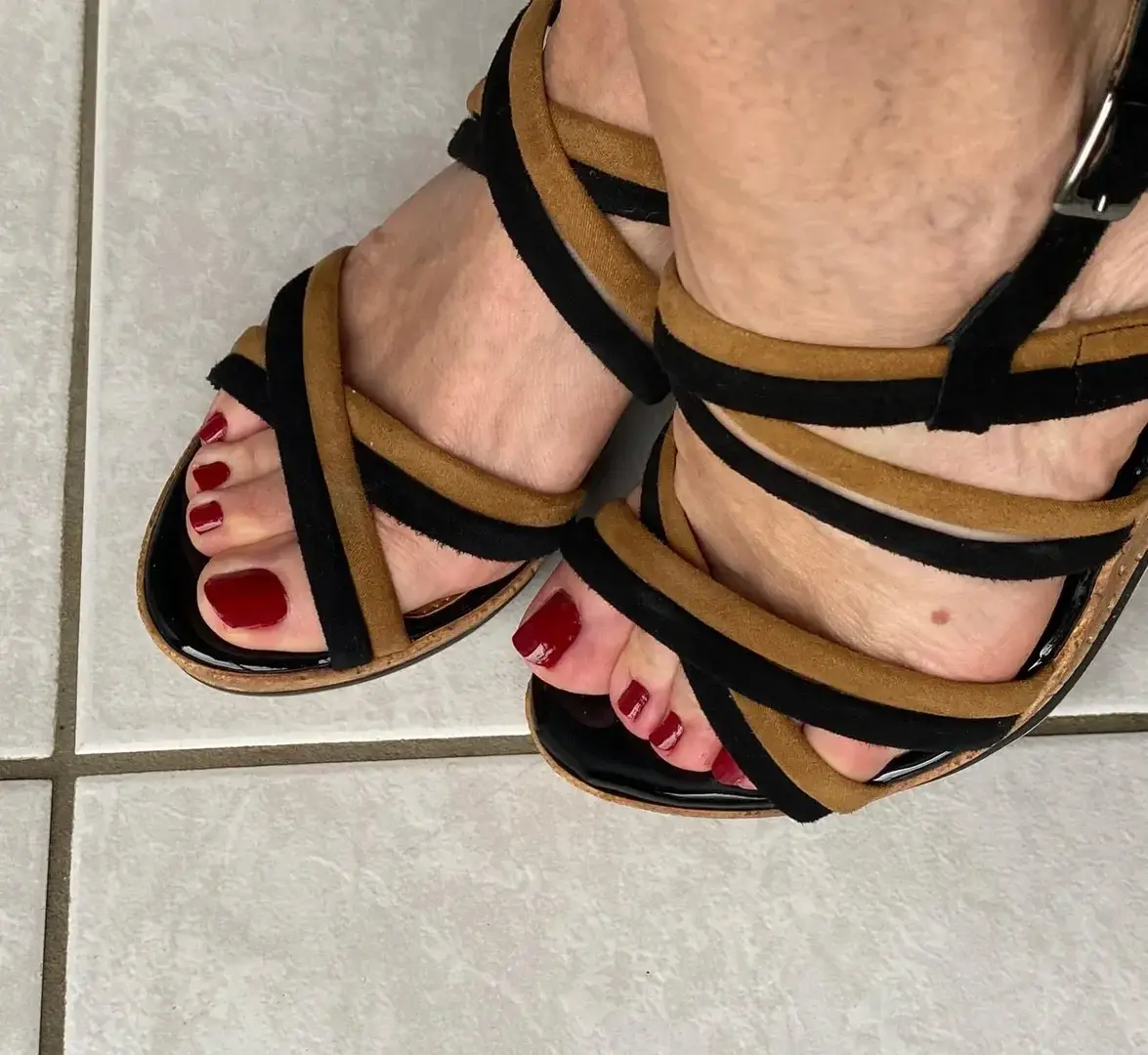 Leak & nude 3 — Feetpicscamille