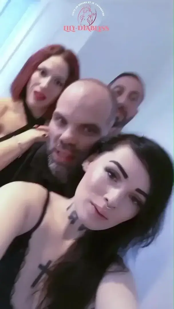 Leak & nude MYM — Lily-diabl3ss : « Vidéo 2hommes 2 femmes disponible » (MYM)