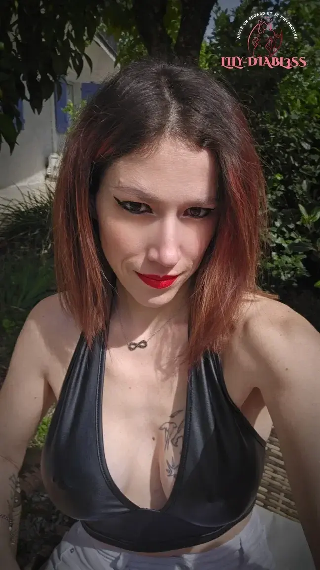 Leak & nude MYM — Lily-diabl3ss : « Viens voir ma nouvelle vidéo » (MYM)