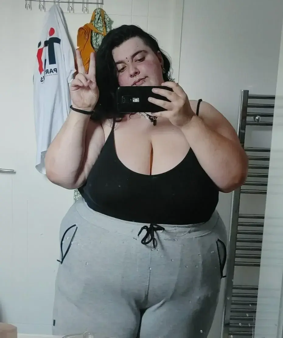 Leak public de Luna_wolf — « description de la photo » (nude) sur MYM