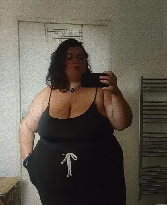 Leak public de Luna_wolf — « description de la photo » (nude) sur MYM