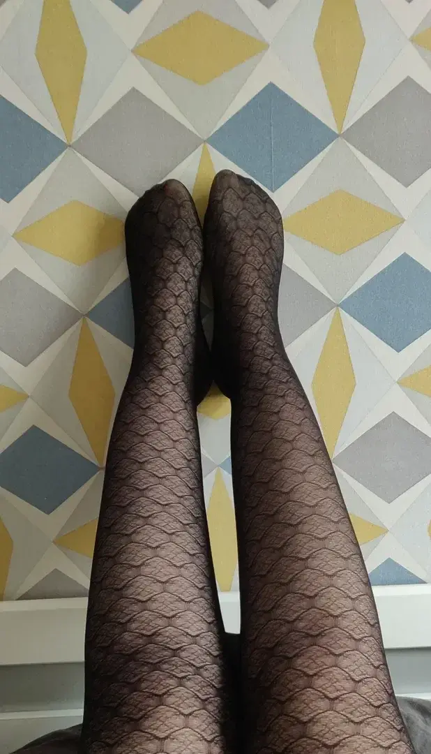 Un peu froid aujourd'hui ! 🥶#tights #onedaytwofeet #meetmyfeet #feet #foot #fetish #sexyfeet #lovefeet