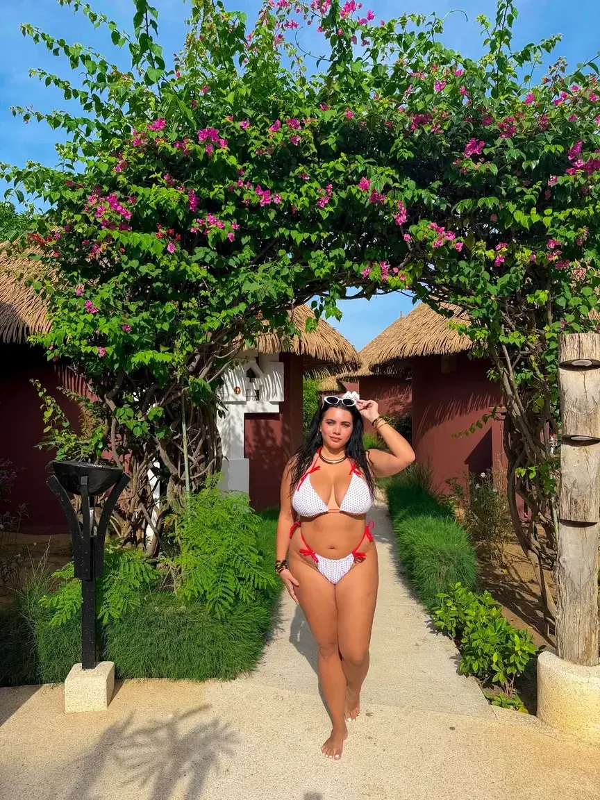 Leak & nude MYM — Laurab974 : « média » (MYM)