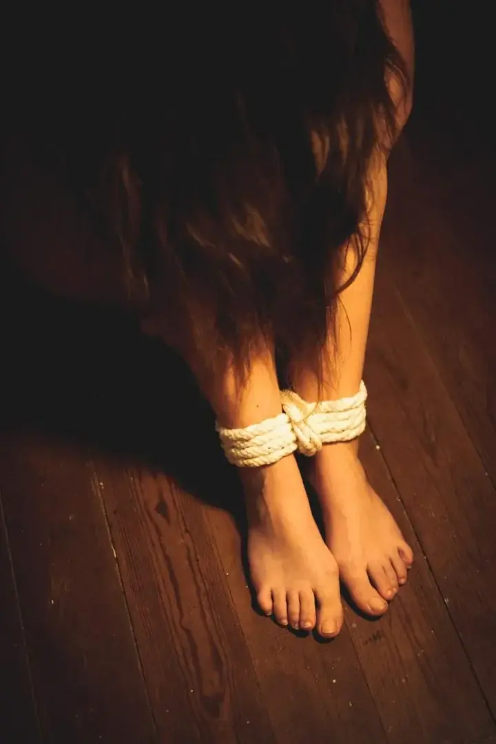 Leak & nude 2 — Jolispiedsnus1
