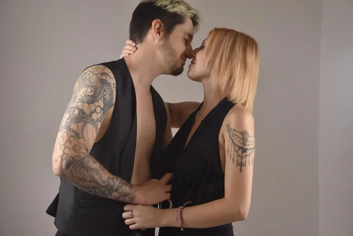 Leak & nude MYM — Girlsen : « 🤵🏻👩🏼 » (MYM)