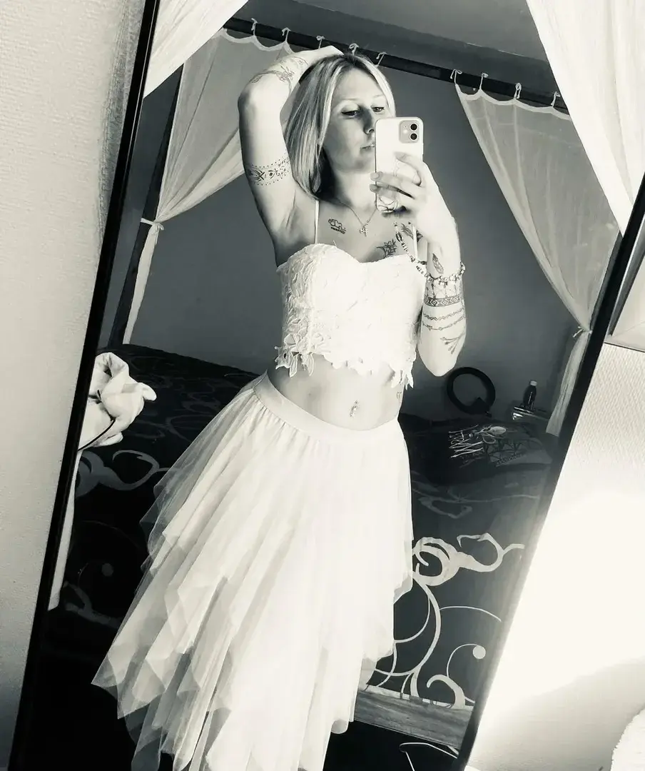 Leak & nude MYM — Girlsen : « 🤍💃🏼 » (MYM)