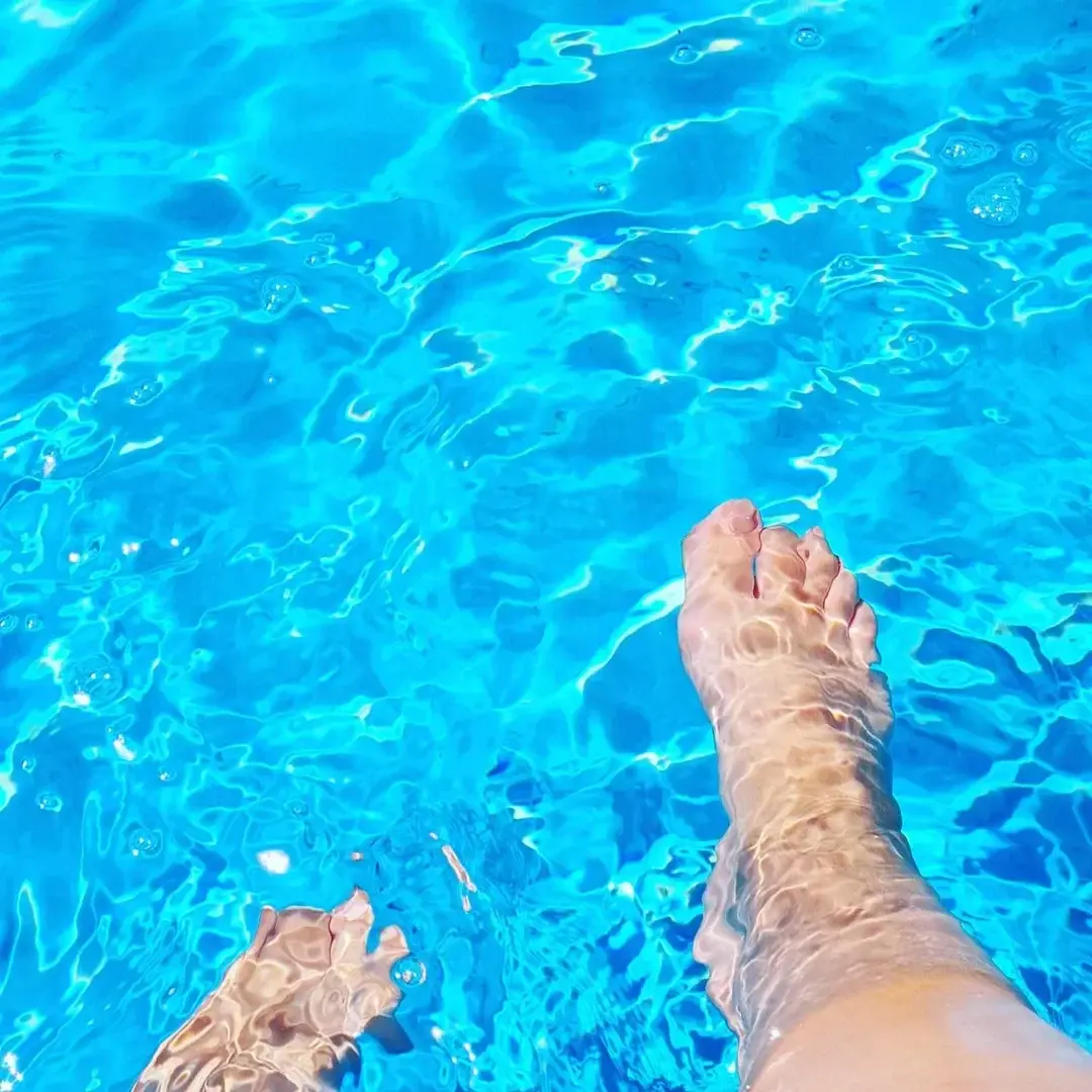 Leak & nude 1 — Feet_curvy_women