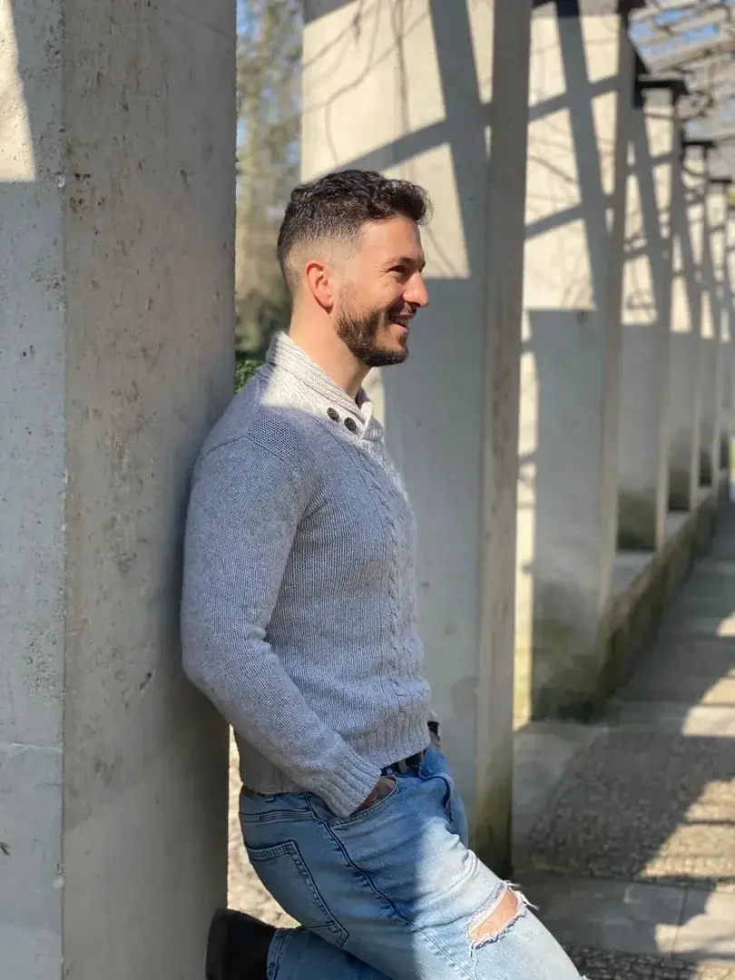 Un sourire comme plus belle affiche,Un regard foisonnant d’envie en guise d’arme,De belles paroles pour abaisser ta garde,A bon entendeur,Je ne sais pas où se situe la limite entre le bien et le mal,Je ne cherche ni à te posséder ni à te démunir,Mais crois moi tous les deux on va s’embraser au fil d’une nuit que tu n’est pas prête d’oublier 🔥🔥🔥