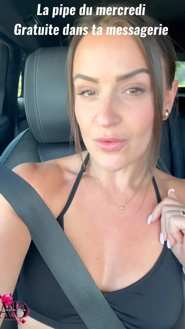 Nouvelle pipe du mercredi dispo dans ta messagerie 😋 ou offerte si tu t’abonnes aujourd’hui 😘