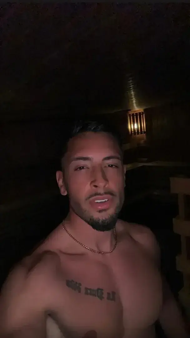 Leak & nude 1 — Karlljohnsson