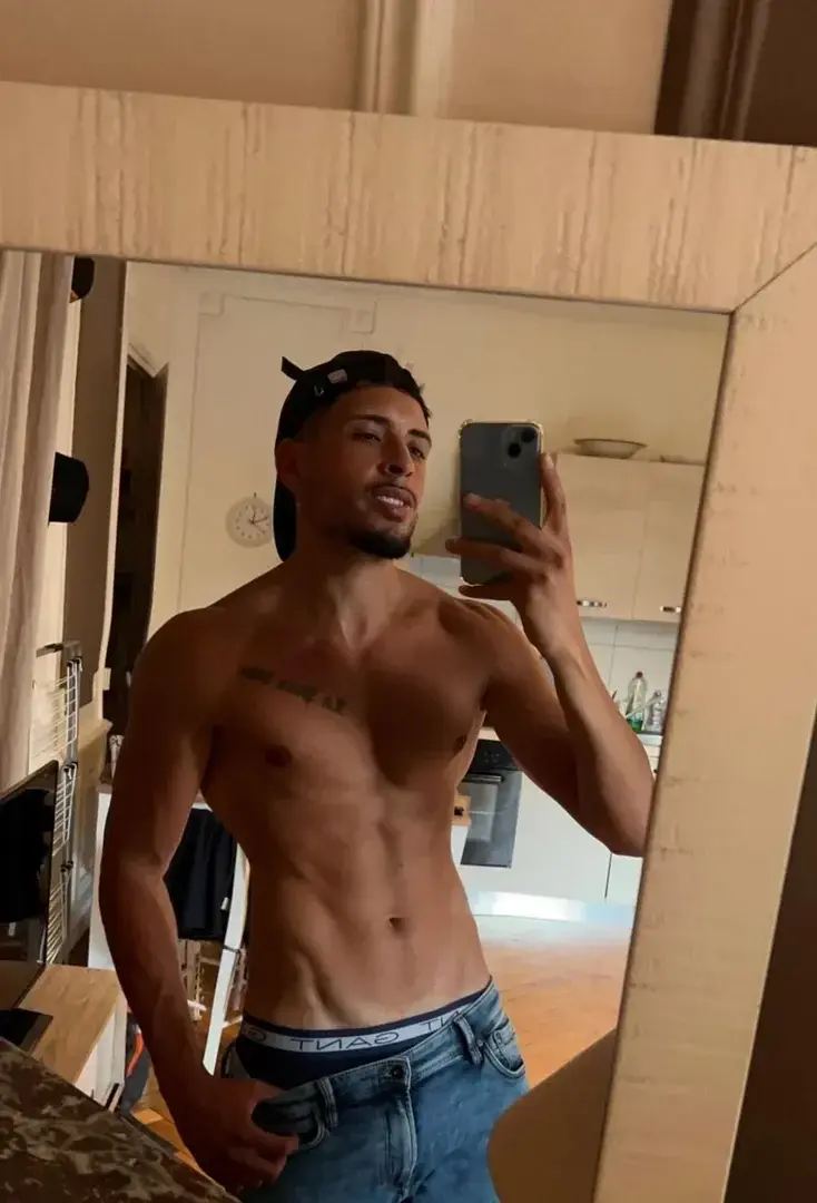 Leak & nude 5 — Karlljohnsson