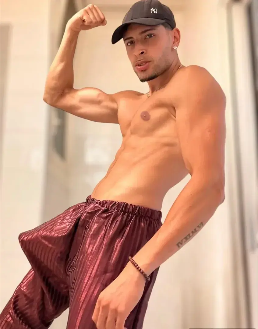 Leak & nude 7 — Karlljohnsson