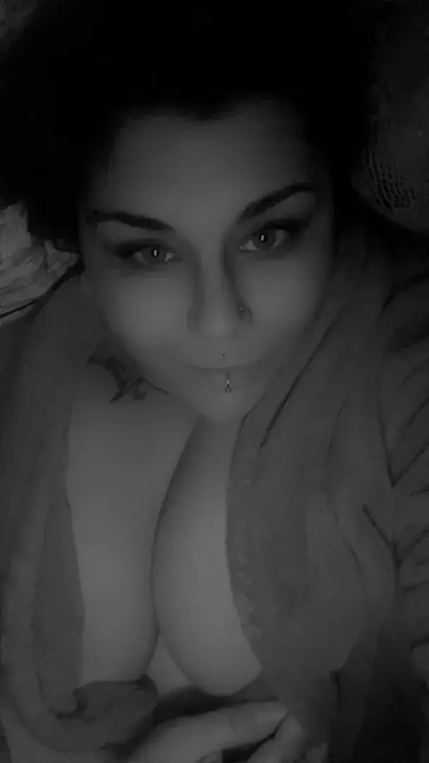 Curvygirl82 - Photo exclusive MYM 7 | French Modèles