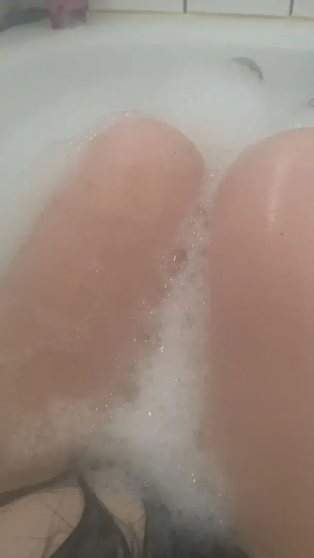 Petit bain viens discuter 🔞