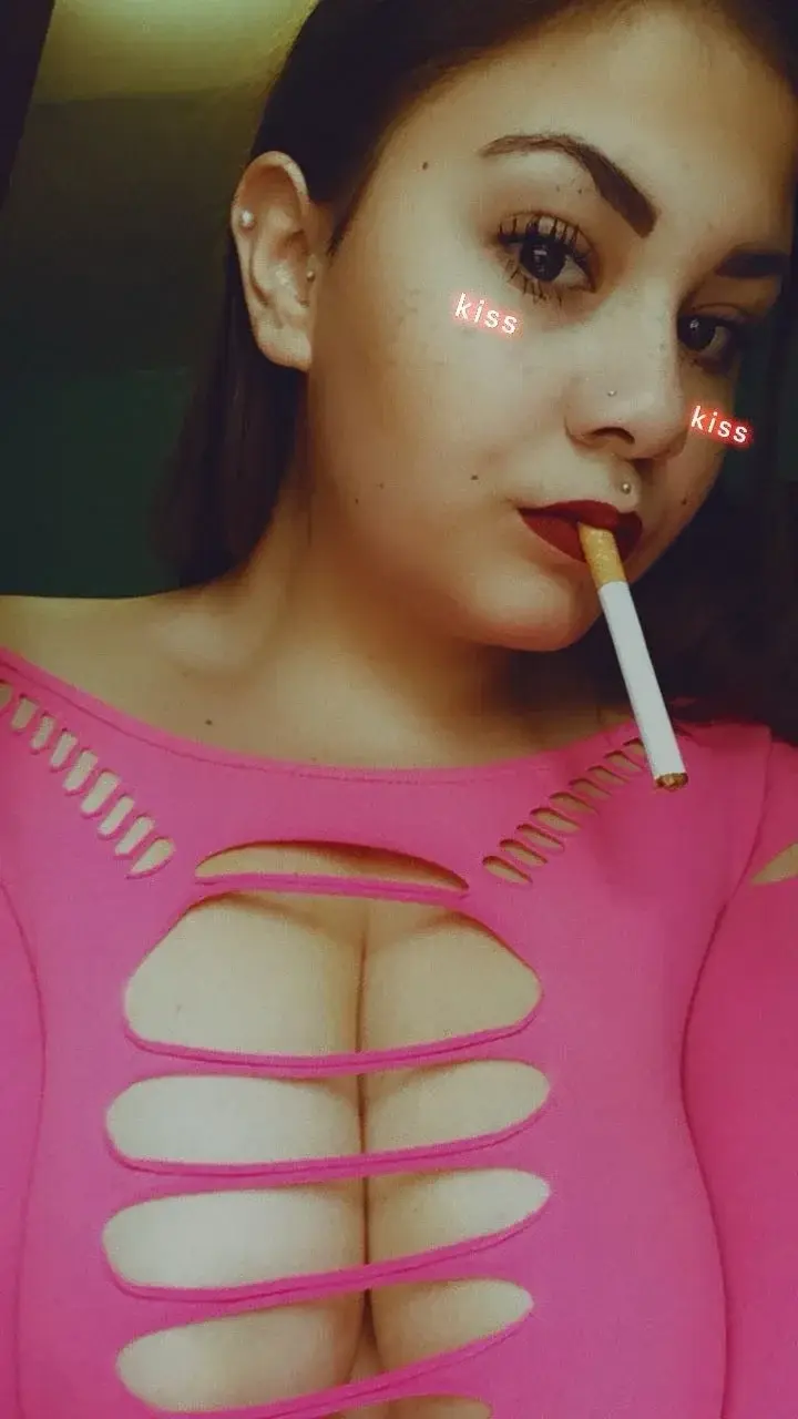 Hello toi t’a envie de me voir sucer ?🙈😏Tu peux t’abonner tu sera pas déçu 😘