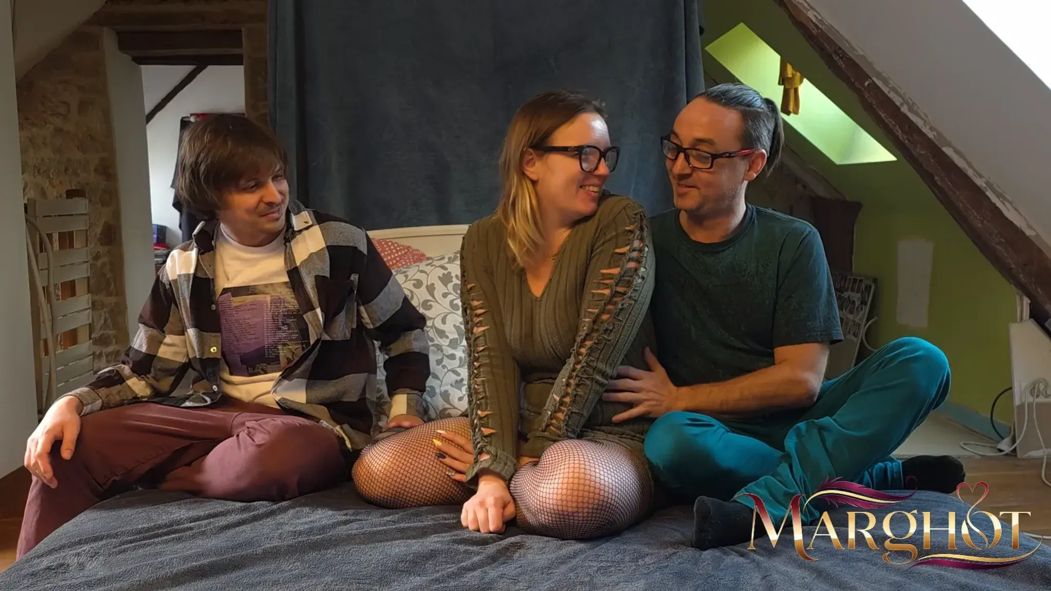 Leak & nude MYM — Sexymarghot : « Joli Trio dans le lit avec mon mari et mon amant – Doubles vaginales et gros facial dans ma bouche !Mes amours   Avec mon mari et mon amant, on s’est offert un très joli trio dans le lit.Ils m’ont baisée la chatte l’un après l’autre, puis ils m’ont fait des doubles pénétrations vaginales admirables.Ma chatte a vraiment pris cher, j’ai été bien ouverte et bien remplie.  Pour finir, j’ai vidé mon amant dans ma bouche et j’ai tout avalé comme une bonne salope   C’était intense, sensuel et très excitant !La vidéo est déjà disponible dans votre feed si vous êtes abonné(e)s.Bisous très chauds,Ta salope préférée » (MYM)