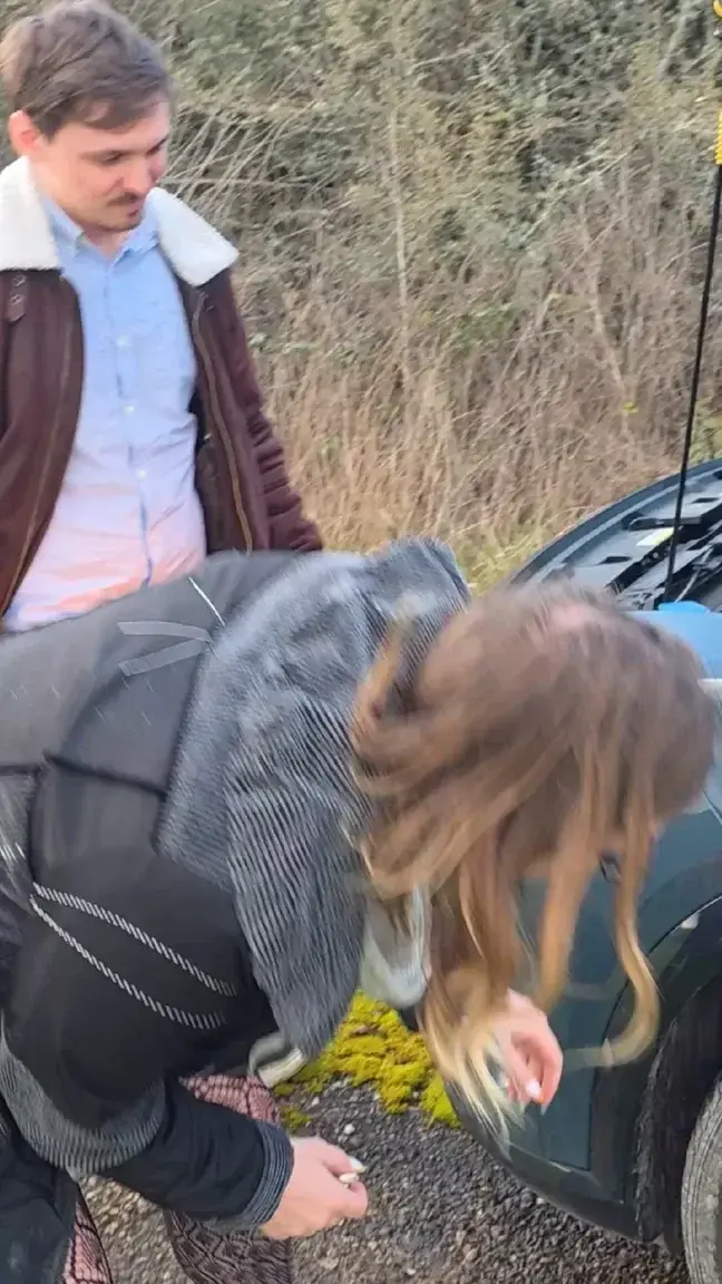Nouvelle vidéo : En panne sur une route de campagne… le dépannage a dérapé !Mes amours Je suis tombée en panne sur une petite route de campagne.Un mec coquin s’est arrêté pour me dépanner…Je lui ai montré le moteur, mais il avait clairement autre chose en tête.Sans perdre de temps, il s’est jeté sur moi : il m’a mangé la chatte sur le capot, puis m’a baisée fort contre la voiture et dans le coffre.C’était rapide, sauvage et très chaud ! …Mais ma voiture est toujours en panne à la finLa vidéo est bientôt disponible dans votre feed si vous êtes abonné(e)s.Si tu n’es pas encore abonné(e), rejoins-moi vite pour tout voir en illimité !Bisous très chauds (et un peu en panne),Ta salope préférée