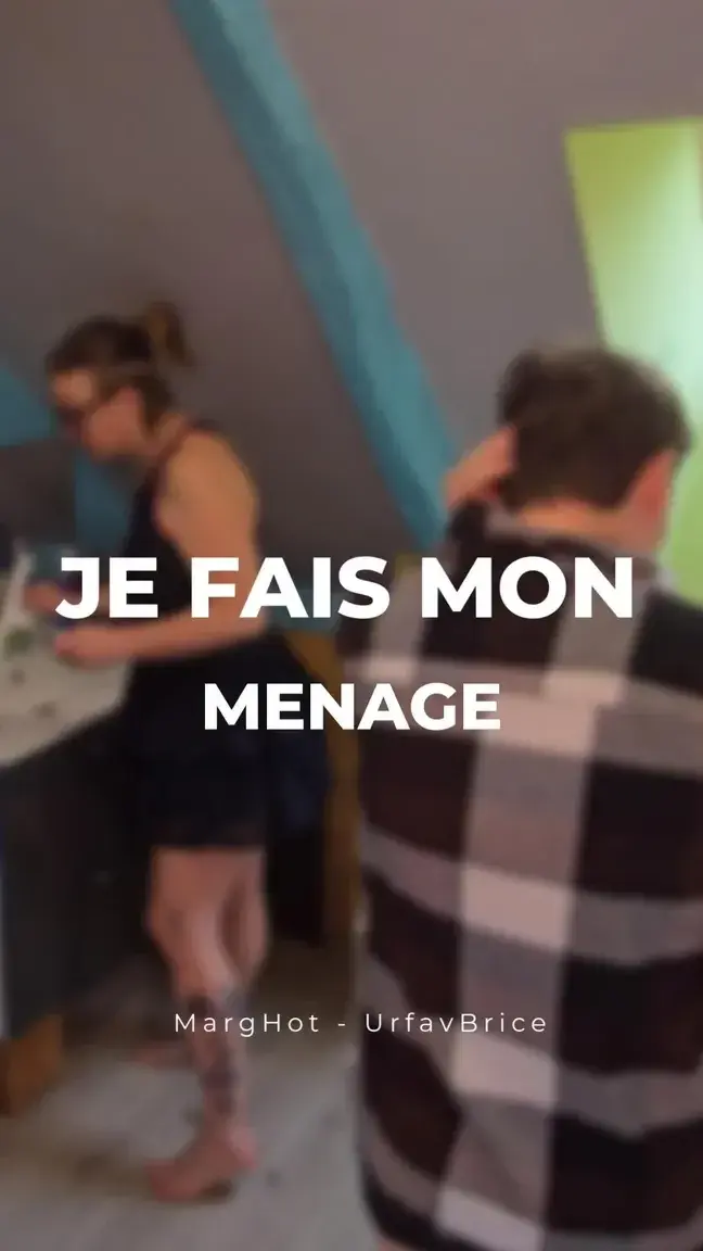 Mes amours   Ce matin, je faisais tranquillement le ménage dans la salle de bain quand mon invité est arrivé.Il a tout de suite remarqué mes gros godes posés au bord du lavabo… ça l’a chauffé direct.  Il m’a plaquée contre le meuble, m’a baisée la chatte dans tous les sens, puis il m’a fait une belle double pénétration avec sa grosse bite + un gode.C’était intense, spontané et très bon… exactement le genre de réveil que j’aime   La vidéo est déjà disponible dans votre feed si vous êtes abonné(e)s.  Si tu n’es pas encore abonné(e), rejoins-moi vite pour tout voir en illimité !Bisous très chauds (et bien remplis),Ta salope préférée
