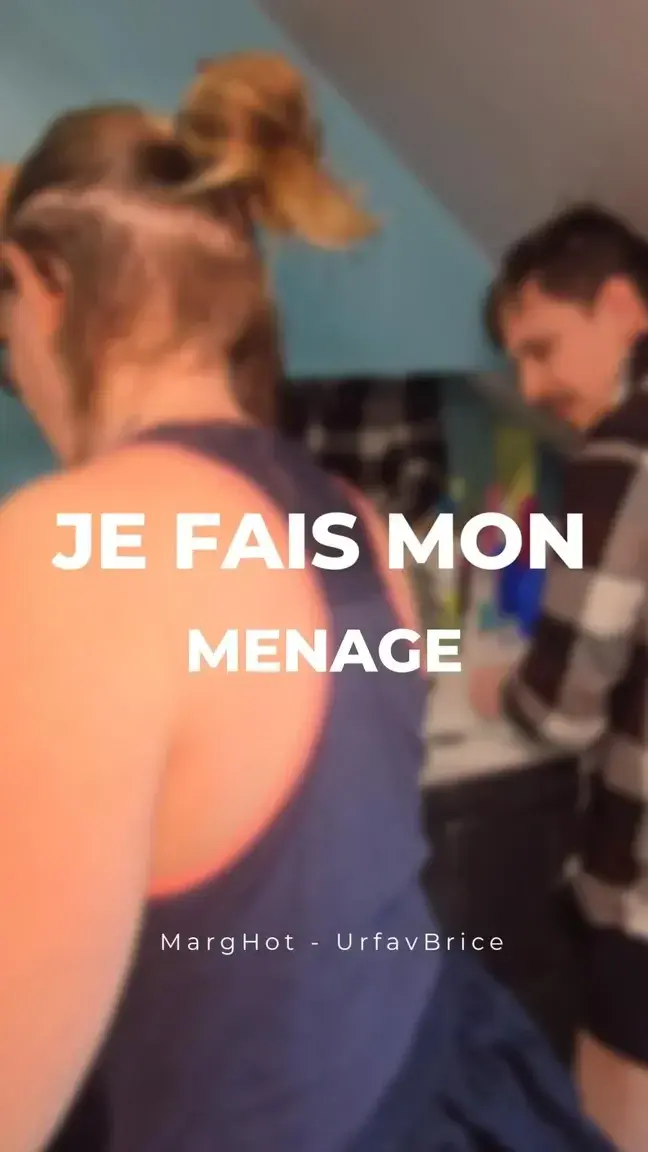 Mes amours   Ce matin, je faisais tranquillement le ménage dans la salle de bain quand mon invité est arrivé.Il a tout de suite remarqué mes gros godes posés au bord du lavabo… ça l’a chauffé direct.  Il m’a plaquée contre le meuble, m’a baisée la chatte dans tous les sens, puis il m’a fait une belle double pénétration avec sa grosse bite + un gode.C’était intense, spontané et très bon… exactement le genre de réveil que j’aime   La vidéo est déjà disponible dans votre feed si vous êtes abonné(e)s.  Si tu n’es pas encore abonné(e), rejoins-moi vite pour tout voir en illimité !Bisous très chauds (et bien remplis),Ta salope préférée