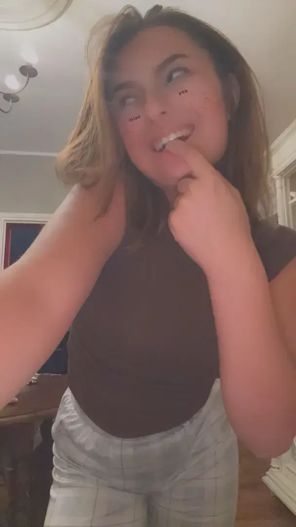 Viens t’amuser avec ta comptable tu n’as juste à taper le code que j’ai créé rien que pour toi ⬇️NOEL valable pour 25 personnes je t’attend en privé 😘