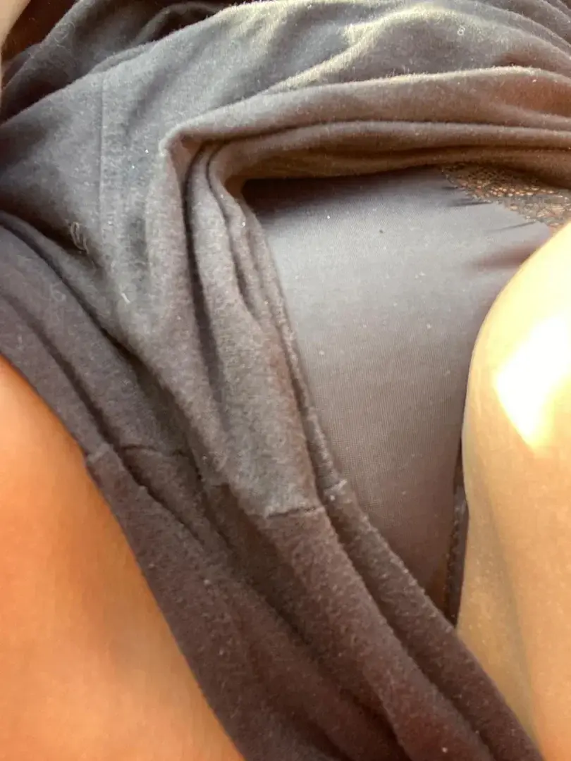 Jme pose je sors du travail .. j’ai chaud 🍆