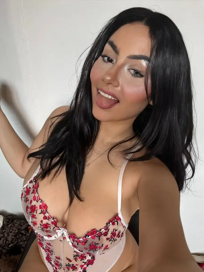 Envie de pimenter ta soirée ? Mon abo est gratuit. Rejoins-moi en privé si tu veux qu'on s'amuse😈