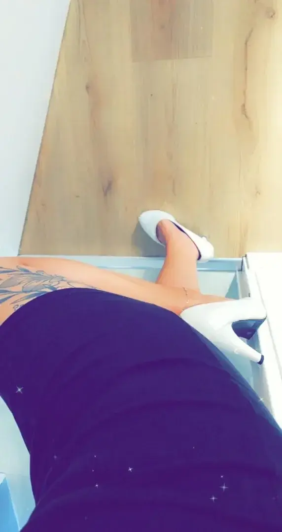 Leak & nude 1 — Feline-3