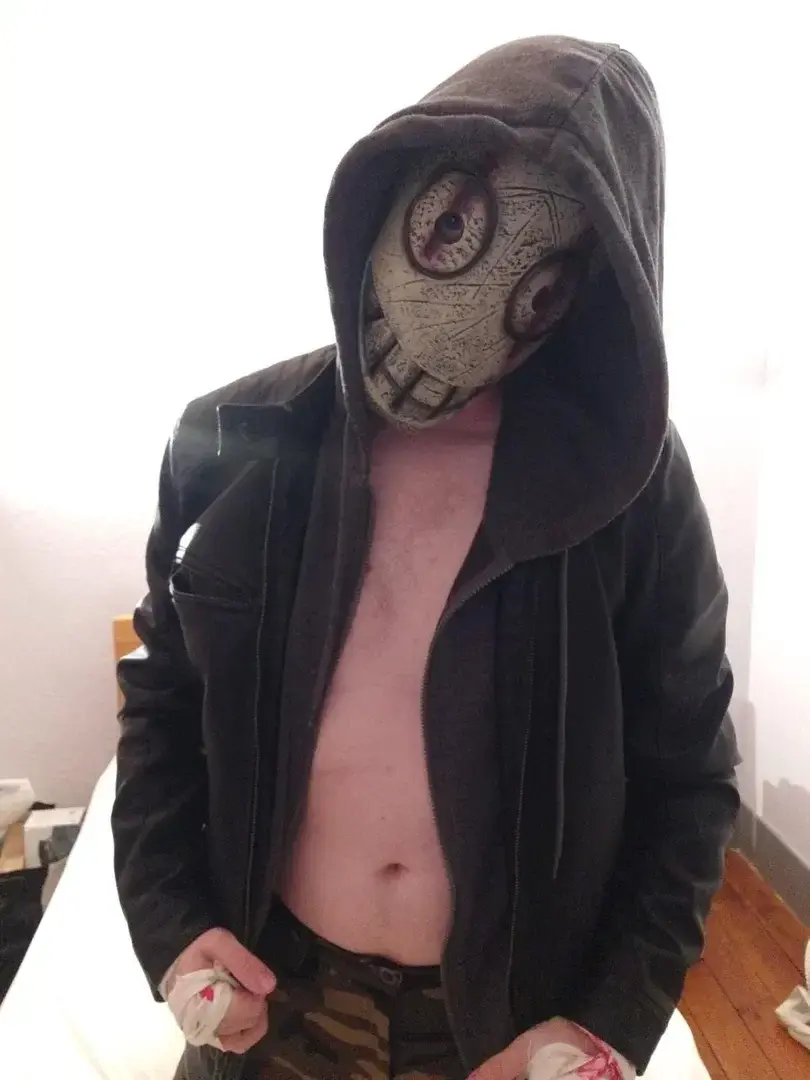 On commence la semaine avec une série Dead By Daylight avec le personnage de Frank de la Legion, en espérant que cette série vous plaira 😉