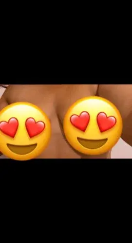 Je suis toute chaude vien me voir 😋