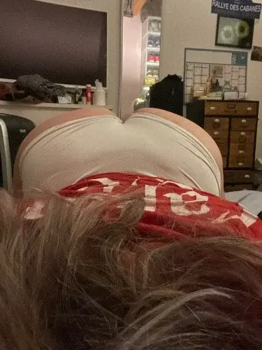 Une envie de venir jouer avec mes fesses ? 