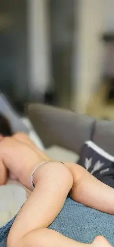 Si tu veux voir la même photo mais sans le string ! Abonnes toi pour 3e seulement 🥵🥵🥵