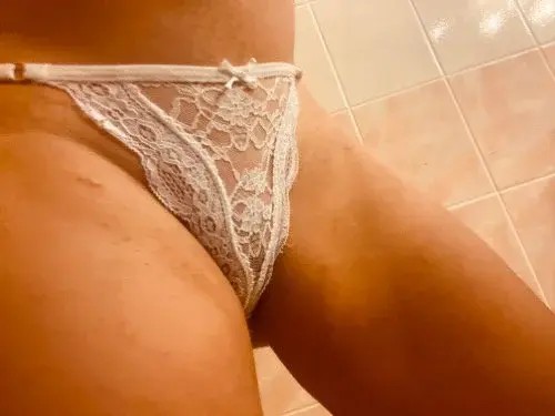 Lingerie blanche … tu aimes ? 😛