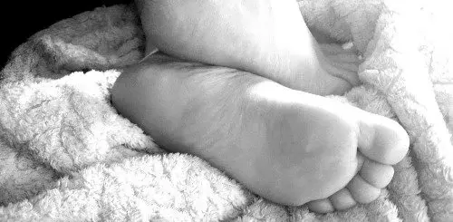 👣